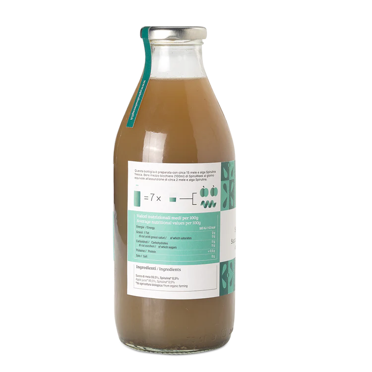 Bottiglia di SpiruWeek Bio, succo biologico di mela e spirulina fresca, estratto a freddo, ricco di vitamine e antiossidanti, senza zuccheri aggiunti.